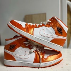 Pre owned 	
Jordan 1 mid metallic orange sz 12 no box